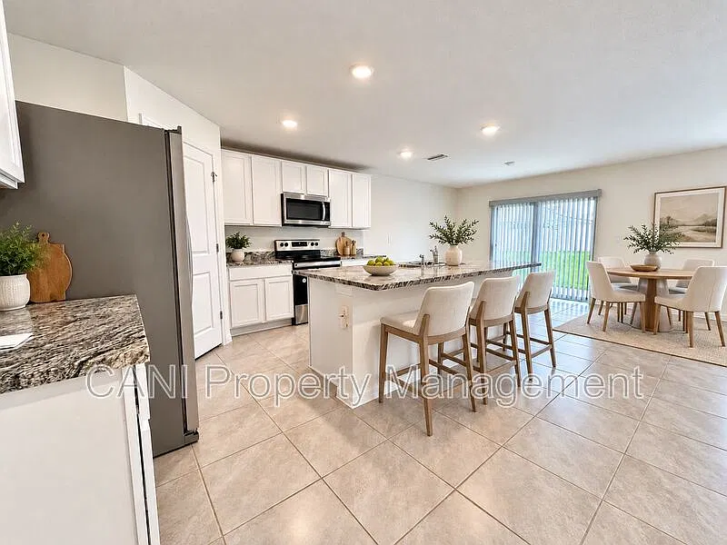 5 bed, 3.0 bath, 3246 sqft, $2,700 — Photo 4