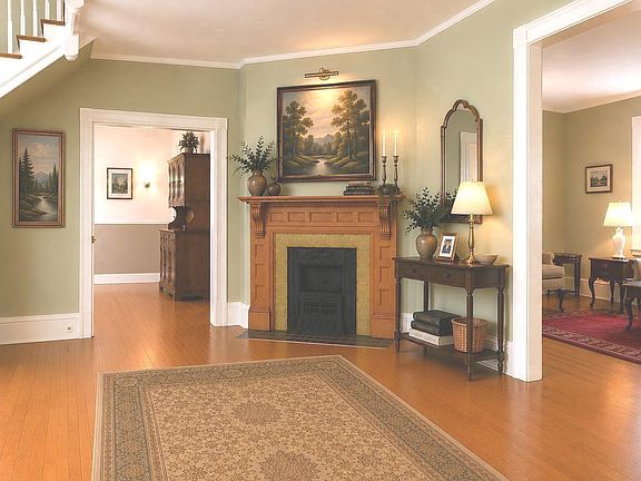4th image of 130 Woodland Rd