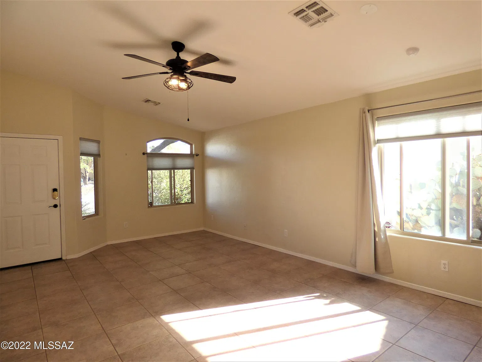 3 bed, 2.0 bath, 1633 sqft, $1,800 — Photo 3