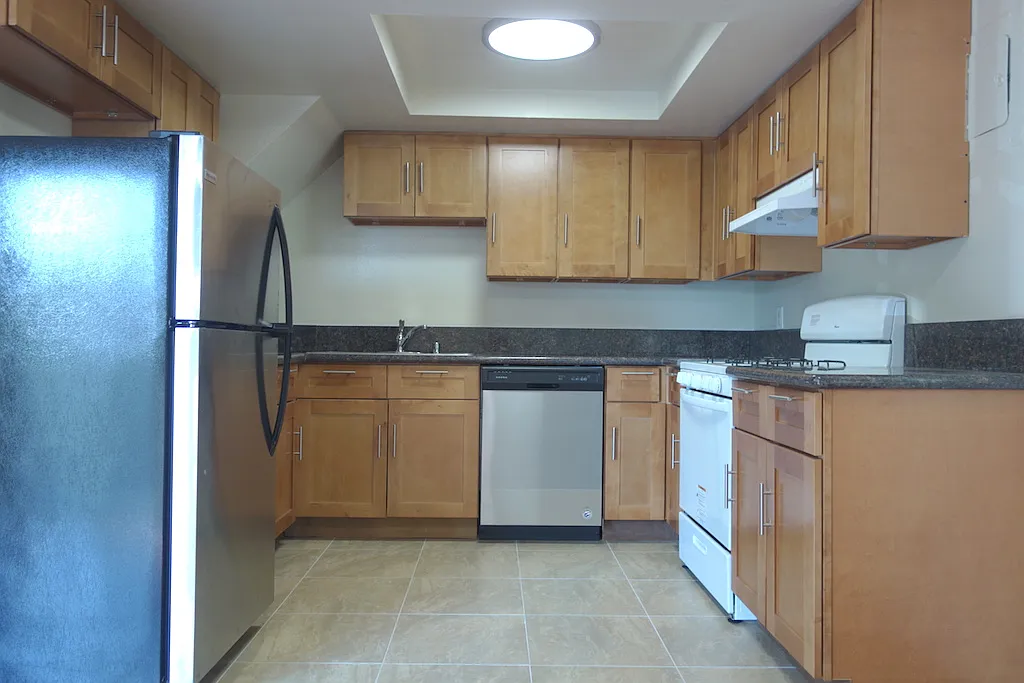 4 bed, 3.5 bath, 2000 sqft, $4,295 — Photo 3