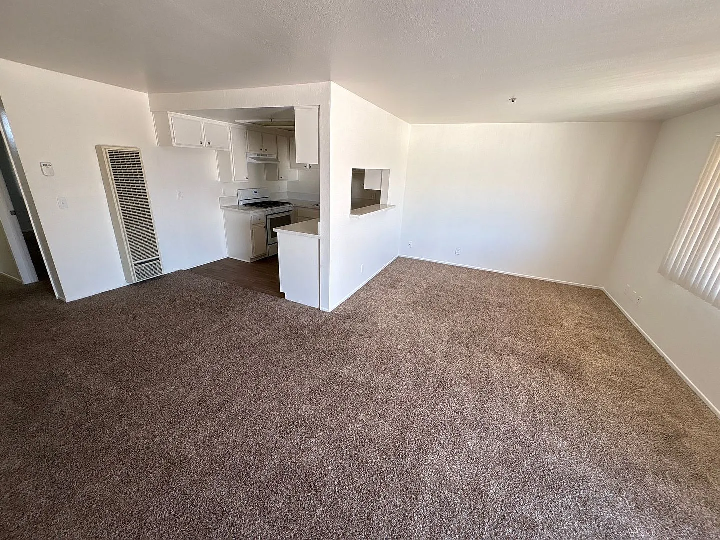 Broadway Apartments — Photo 1