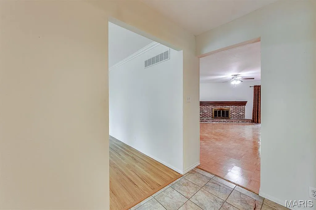 3 bed, 3.0 bath, 2336 sqft, $2,600 — Photo 4