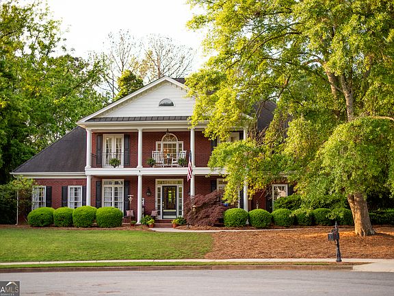 2nd image of 1060 Fox Hollow Ct