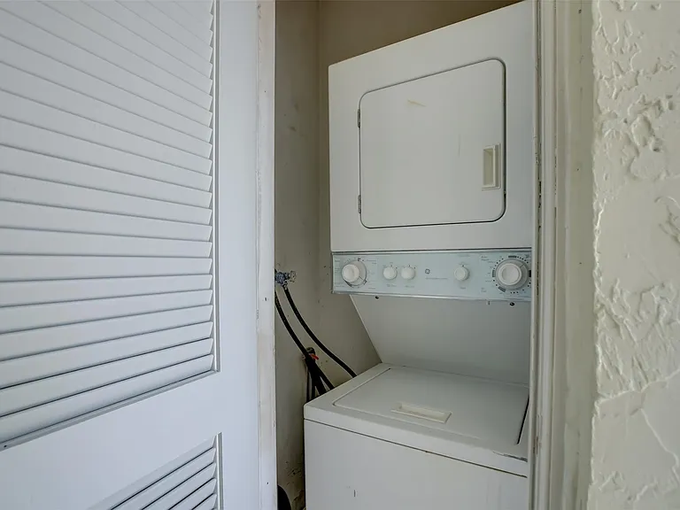 1450 N Riverside Dr #101 — Photo 19