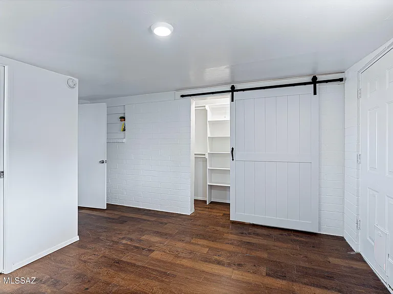 212 S Avenue C — Photo 20