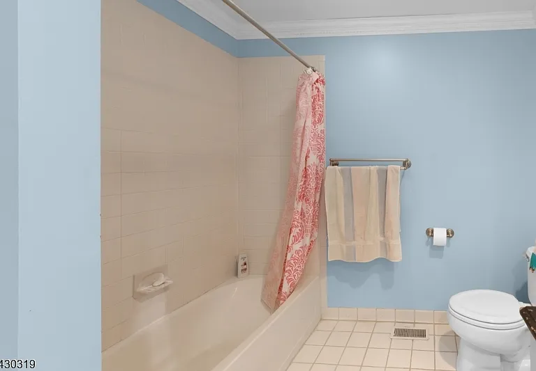 72 Albert Ct — Photo 33