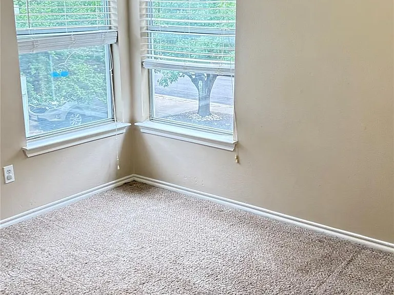 2209 Georgian Dr — Photo 11