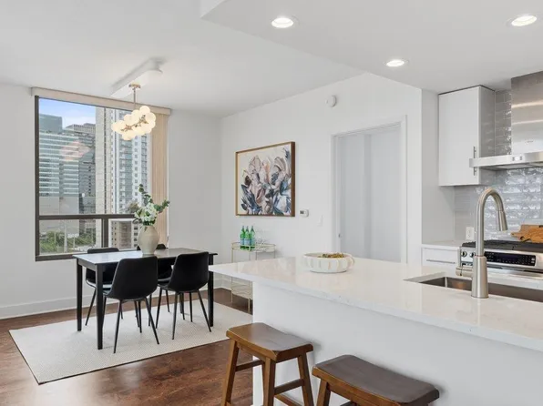 300 Bowie St APT 1101, Austin, TX 78703