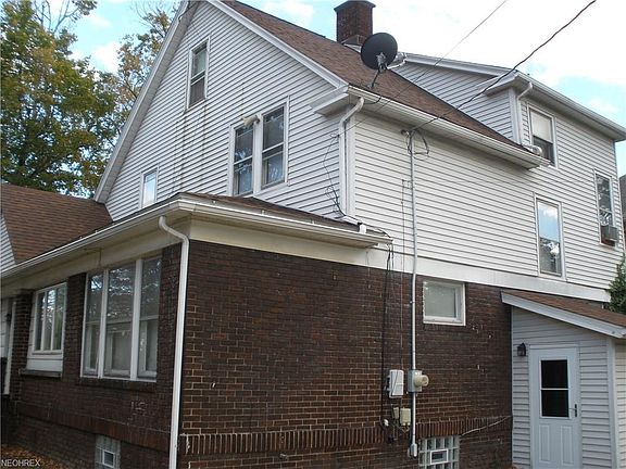 3rd image of 160 Woodbine Ave SE