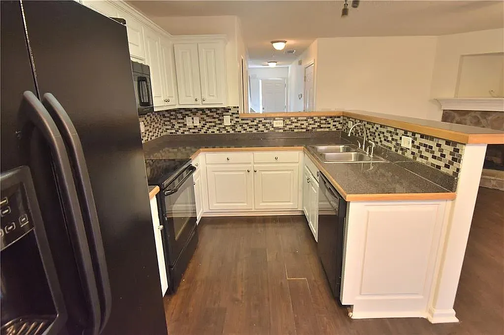 3 bed, 1268 sqft, $1,600 — Photo 3