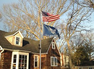 7 W Cedar St, Islip, NY 11751