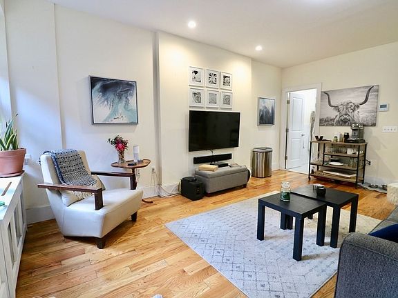 4th image of 152 W 76th St APT 1B