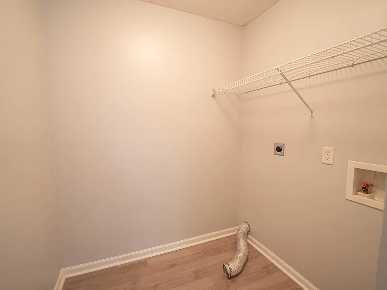123 W Tisbury Ln — Photo 29
