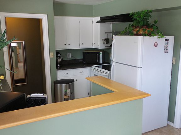 Bright and clean kitchen!