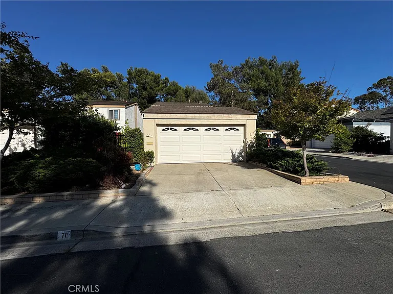 71 Willow Tree Ln — Photo 3