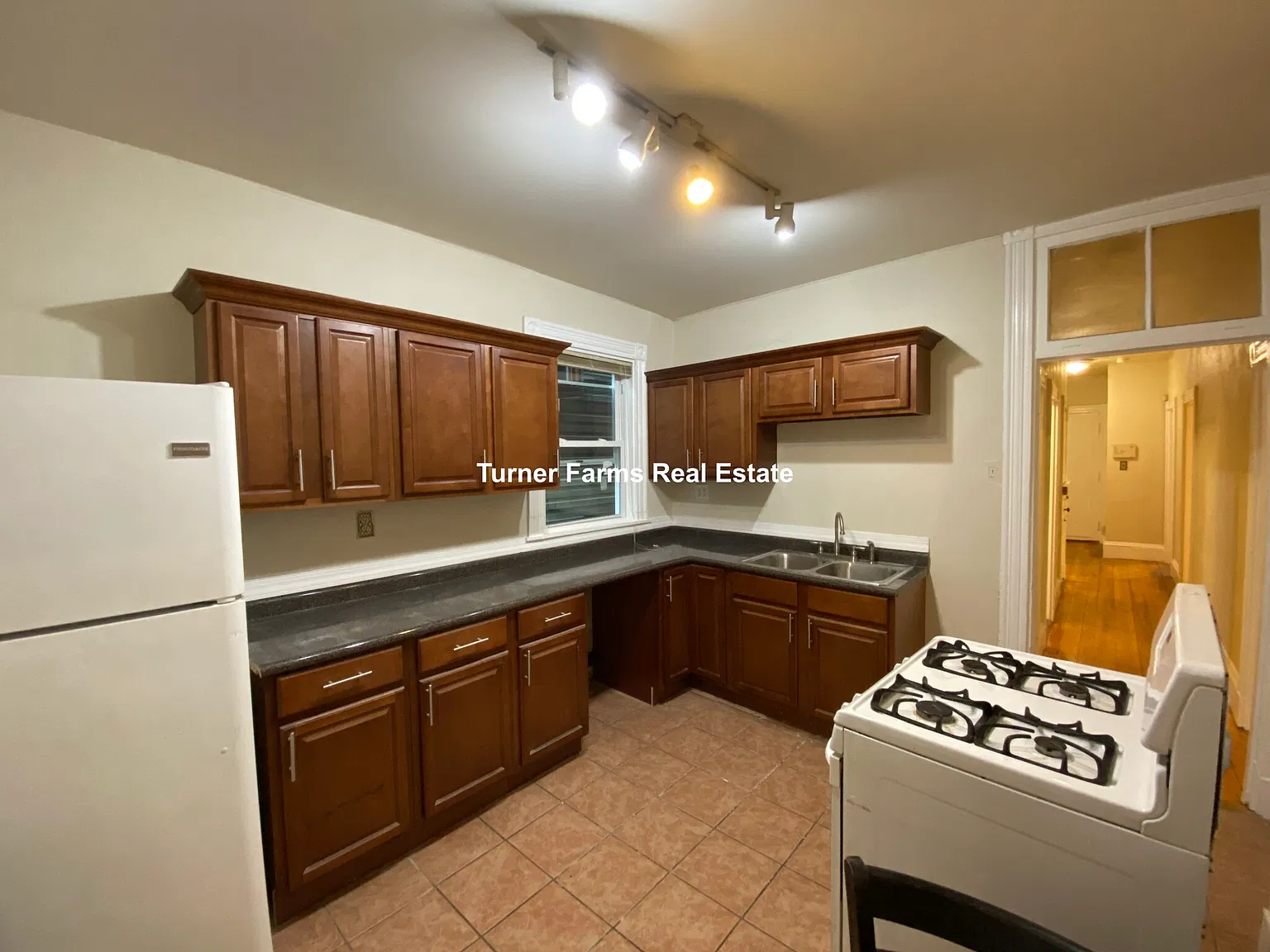 5 Sachem St — Photo 2