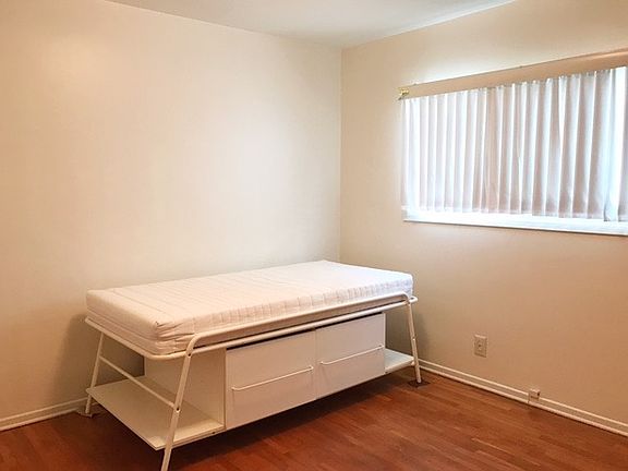 4th image of 16912 S Catalina Ave