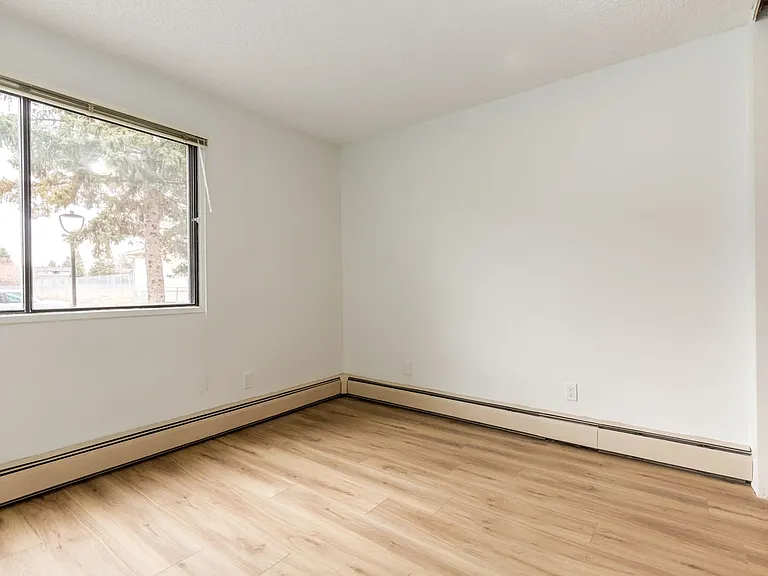 1825 Woodview Dr SW — Photo 10