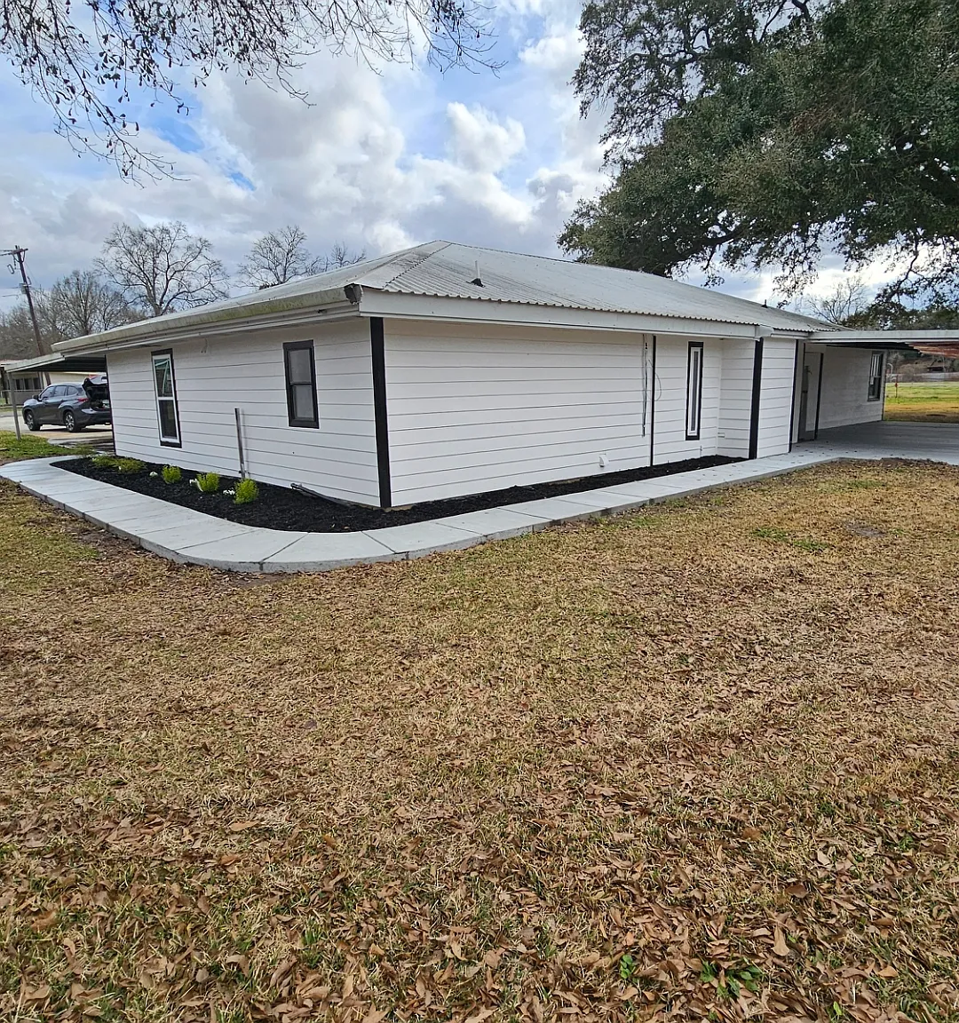3 bed, 2300 sqft, $1,600 — Photo 2