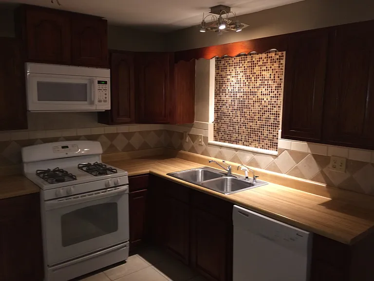 201 Desoto St #6 — Photo 13