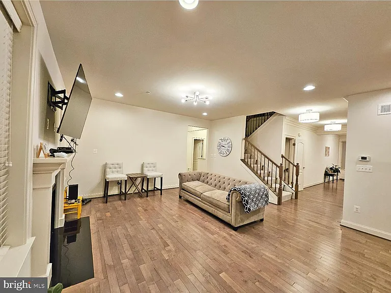 3332 Burton Dr — Photo 28
