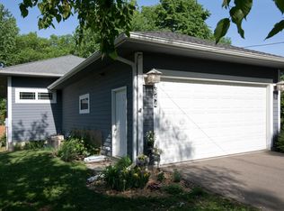 944 Bay Dr SE, Forest Lake, MN 55025