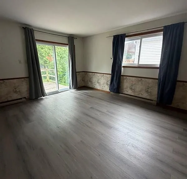 47 Eastman Ave — Photo 2