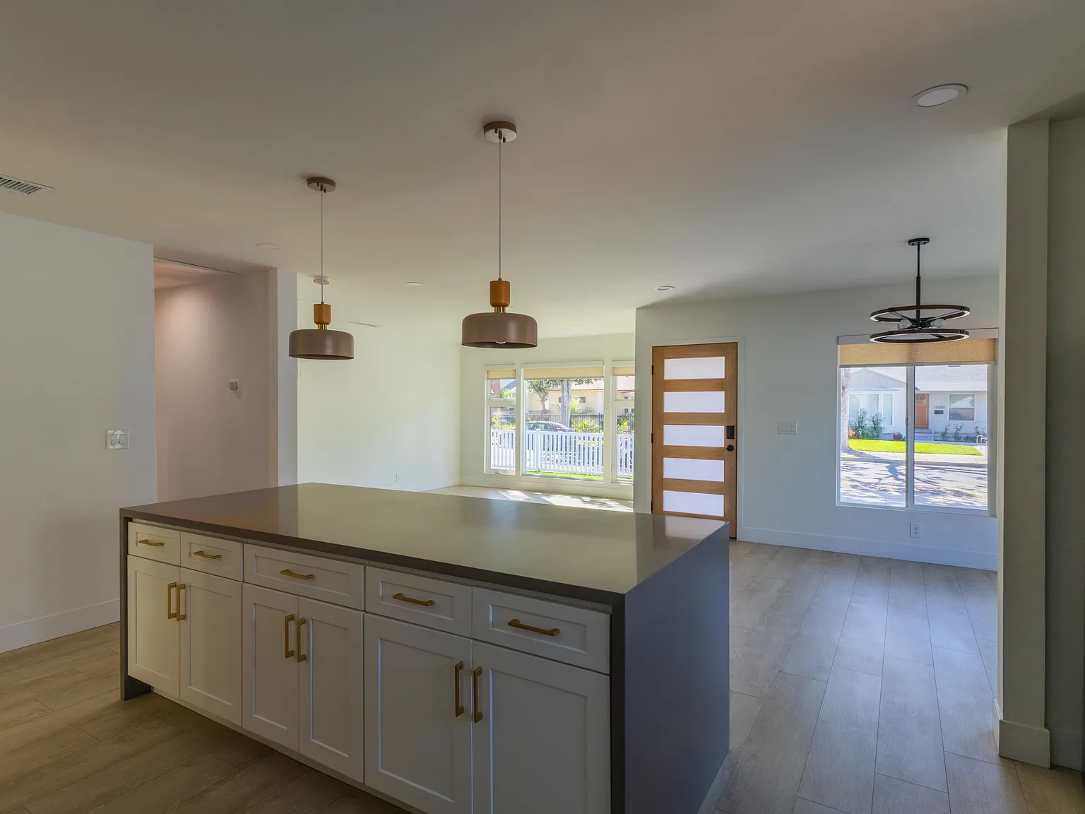 17601 Hamlin Street - . — Photo 4