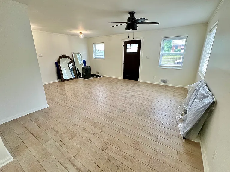 1326 S Columbus St — Photo 2