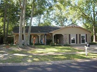 307 Jamaica Dr, Ocean Springs, MS 39564