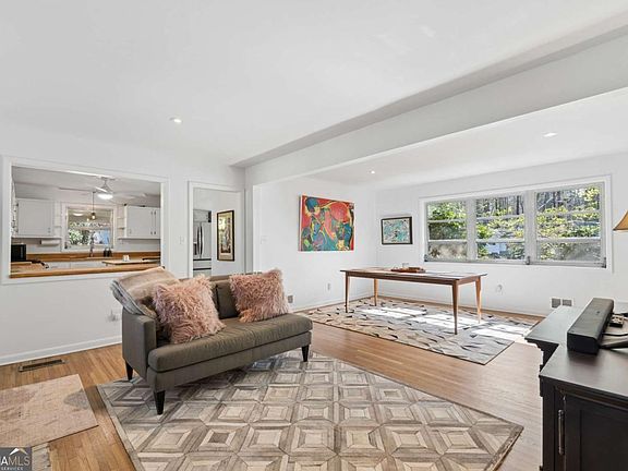 5th image of 2478 Woodacres Rd NE