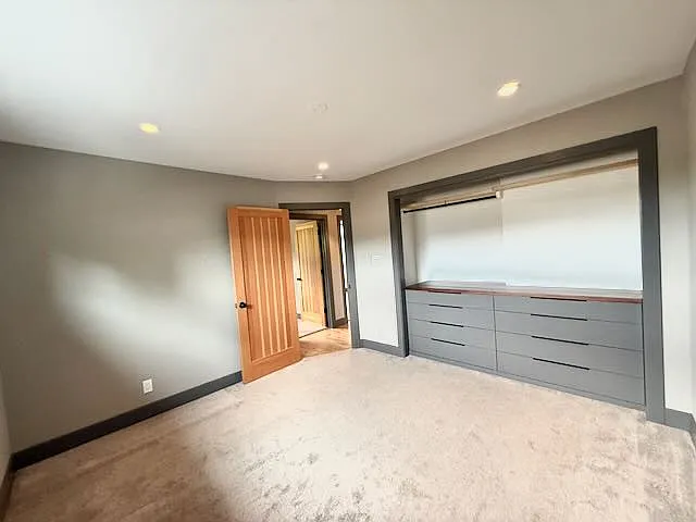 2594 Roosevelt Ave — Photo 19