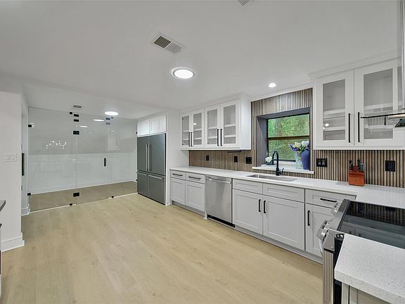 3rd image of 140 S Timber Top Dr