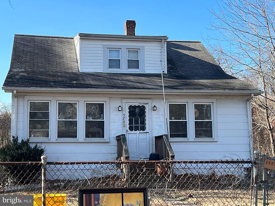 2nd image of 328 Nevada Ave