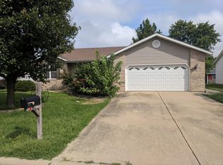 180 Northview Dr, Highland, IL 62249