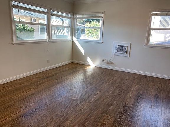 3rd image of 78 N Grand Oaks Ave