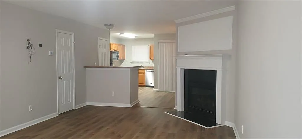 2 bed, 2.5 bath, $1,600 — Photo 4