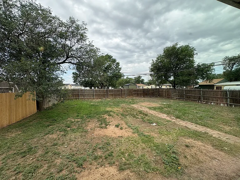 1042 Hodges St — Photo 10