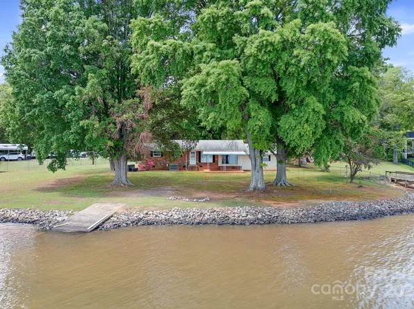 5040 Beachside Pl, Sherrills Ford, NC 28673