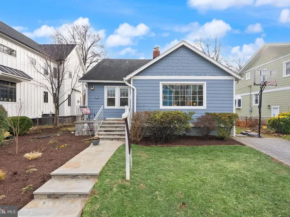 724 25th St S, Arlington, VA 22202