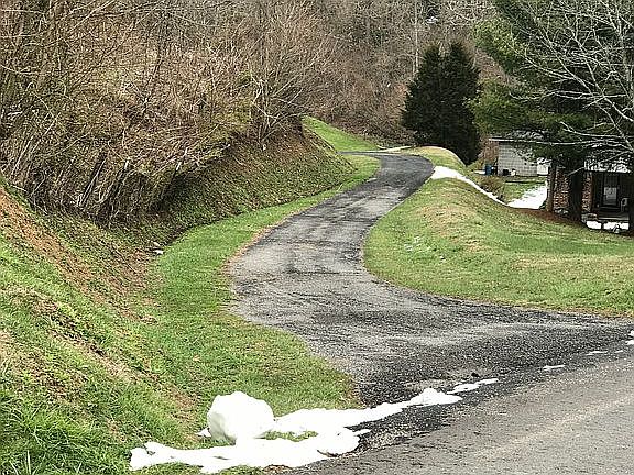 driveway off of main road