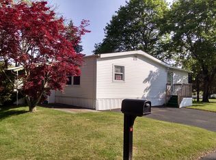 3 Surrey Dr, Cream Ridge, NJ 08514