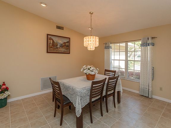 3rd image of 258 N Castleford Ct