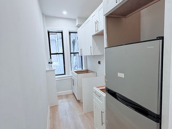 5th image of 100 Myrtle St #8