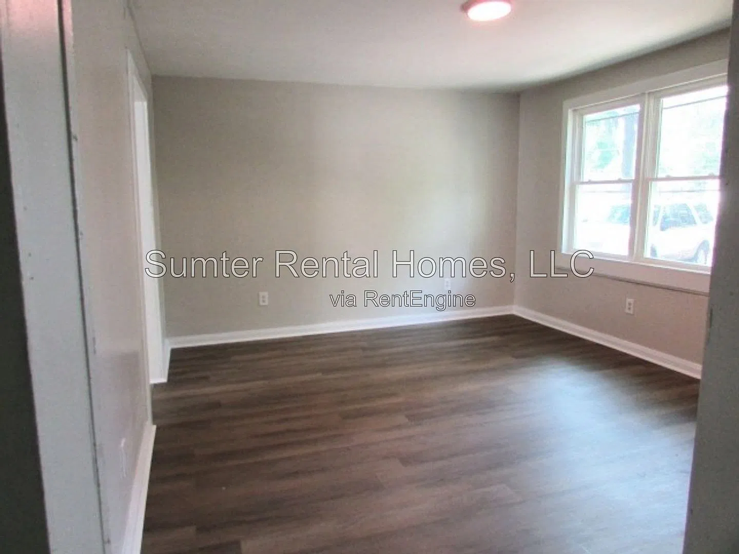 3 bed, 1.0 bath, 911 sqft, $995 — Photo 2