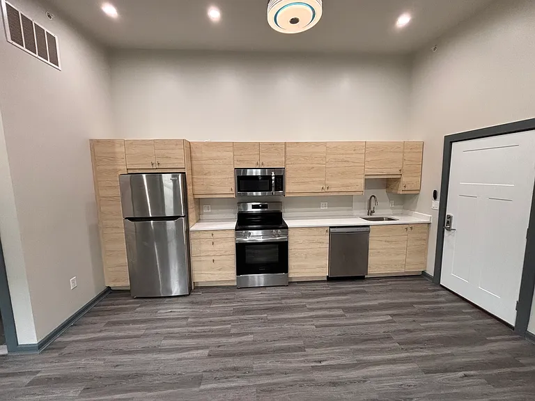 29 E Utica St #2C — Photo 16
