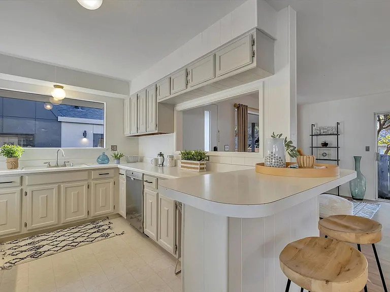 103 Darlington Ln — Photo 4