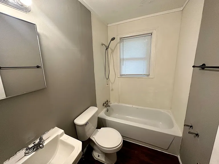 Locust Dr - 894 / 896 — Photo 12