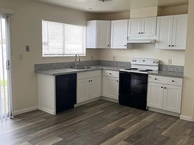 4009 Vosburg St — Photo 1