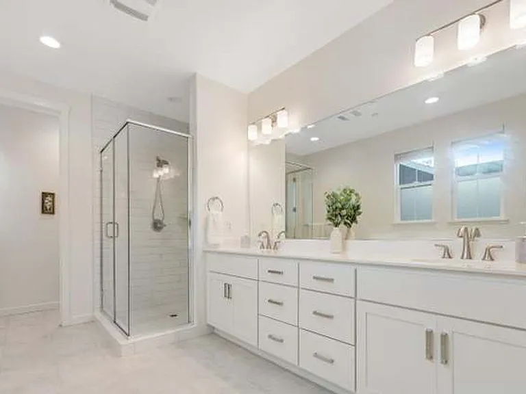 1747 Linden Ln — Photo 8